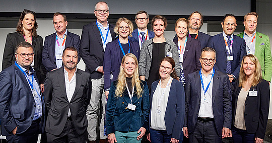 Gruppenbild Junges Forum mit Ehemaligen